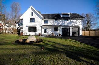 28 Summer St, Bedford, MA 01730