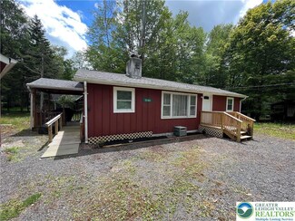 5146 Cresco Dr, Pocono Lake, PA 18347
