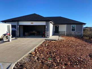 2134 N Jamestown St, Ozark, MO 65721