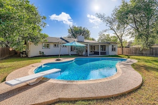 3013 Val Dr, Austin, TX 78723