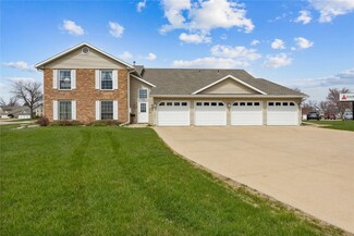 6106 Greenbriar Ln SW Unit D, Cedar Rapids, IA 52404