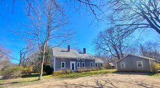 670 State Rd, Vineyard Haven, MA 02568