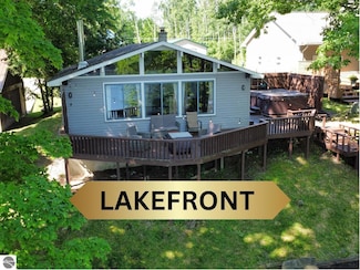7851 White Birch Dr, Farwell, MI 48622
