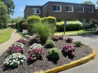 78 Feller Dr, Central Islip, NY 11722