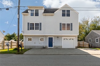 106 Cedar Ave, Portsmouth, RI 02871