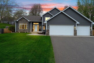 1421 Horseshoe Cir, Saint Paul, MN 55122