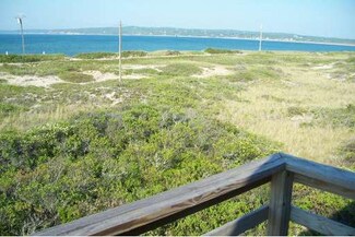 17 Lobsterville Rd, Aquinnah, MA 02535
