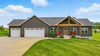 1145 Pelican Dr, Kalona, IA 52247