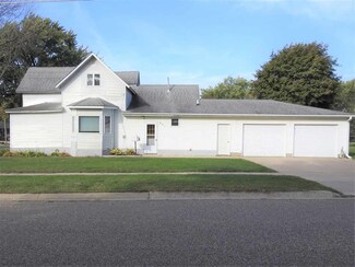 601 N Railroad St, Sumner, IA 50674