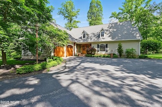 7 Estate Dr, Lima, OH 45805