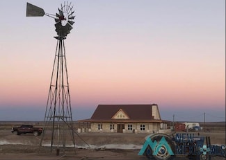 900 N Lake Rd, Carlsbad, NM 88254