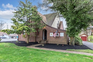 153 Stirling Rd, Watchung, NJ 07069