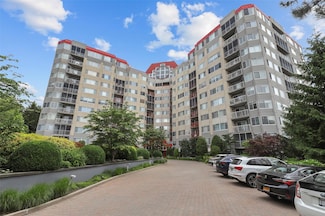 10 Stewart Place Unit 3HW, White Plains, NY 10603