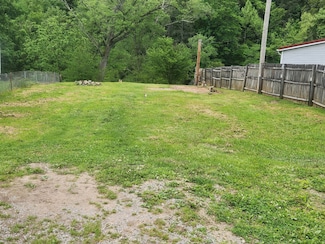 326 Center St, Clay, WV 25043