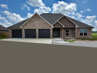 182 Wynchase Dr E, Muscle Shoals, AL 35661