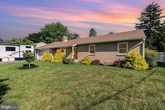 227 Avon Dr, Carlisle, PA 17013
