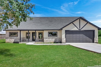 185 E Medium Meadow Dr, Lytle, TX 78052