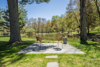25 Poor House Rd, Newtown, CT 06470