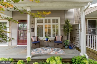 9 Arnett Ave, Lambertville, NJ 08530