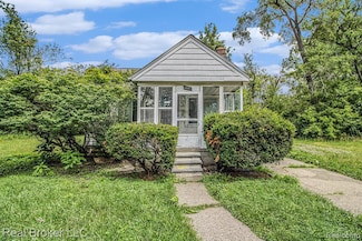 13576 Warwick St, Detroit, MI 48223