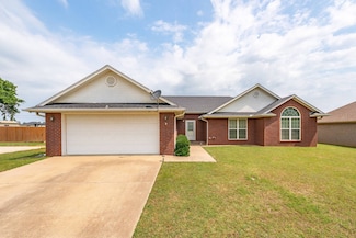 104 W Dora Ln, Poteau, OK 74953