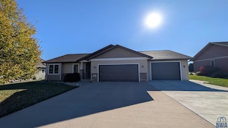 927 16th St SE, Sioux Center, IA 51250