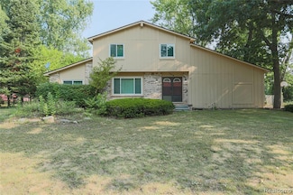 7014 Marco Dr, Waterford, MI 48327