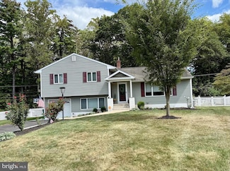 11 Edgemere Dr, Yardley, PA 19067