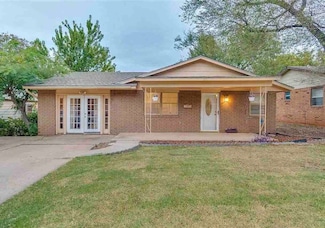 221 W Kansas St, Walters, OK 73572