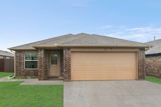 417 W Holford St, Pilot Point, TX 76258