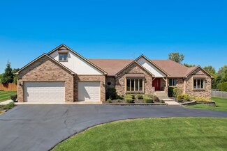 520 Creekside Dr, Franklin, IN 46131