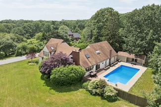 4 Running Tide Rd, Cape Elizabeth, ME 04107