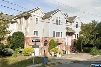 77 W Columbia Ave, Palisades Park, NJ 07650