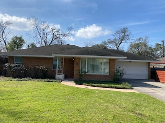 1305 Confederate Rd, Houston, TX 77055