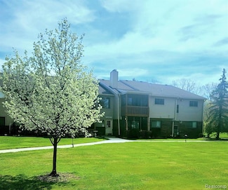 10241 Nancys Blvd Unit 50, Grosse Ile, MI 48138