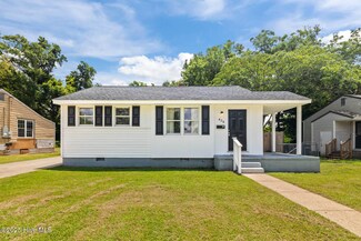 426 Nelson Dr, Jacksonville, NC 28540