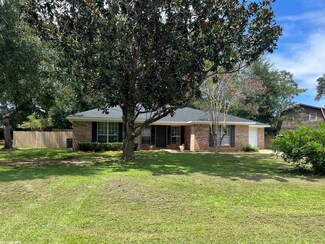 19344 Oak Hillcrest Dr, Robertsdale, AL 36567