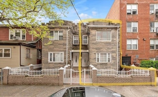 40-26 69th St, Woodside, NY 11377