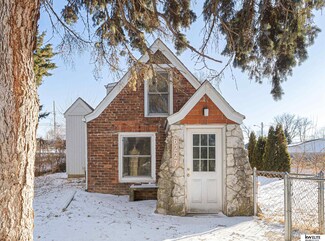 6227 Parker St, Omaha, NE 68104
