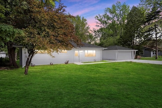 W160N9696 Colonial Dr, Germantown, WI 53022