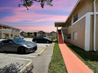 10008 Twin Lakes Dr, Coral Springs, FL 33071