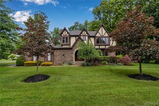 126 Glen Oak Dr, East Amherst, NY 14051