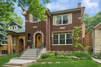 5721 N Virginia Ave, Chicago, IL 60659