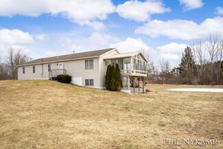 7990 Fillmore St, Zeeland, MI 49464