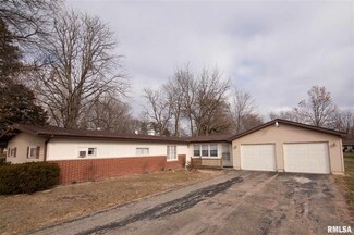 595 Meadow Ln, Virden, IL 62690