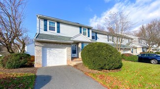 30 Snowflake Ln, Edison, NJ 08820
