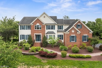 31 Horseshoe Dr, Hillsborough, NJ 08844