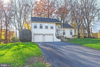 9013 Chestnut Ridge Rd, Fairfax Station, VA 22039