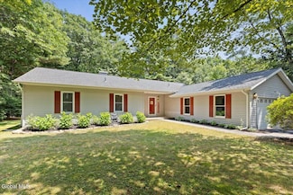 8 Stonewall Ln, Greenfield Center, NY 12833