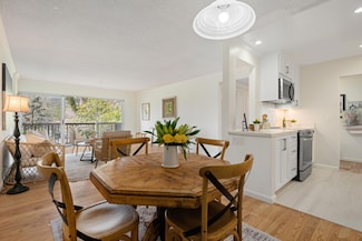 2727 Miradero Dr Unit 209, Santa Barbara, CA 93105